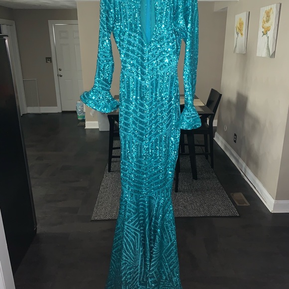 Prom Dresses - Picture 4 of 6